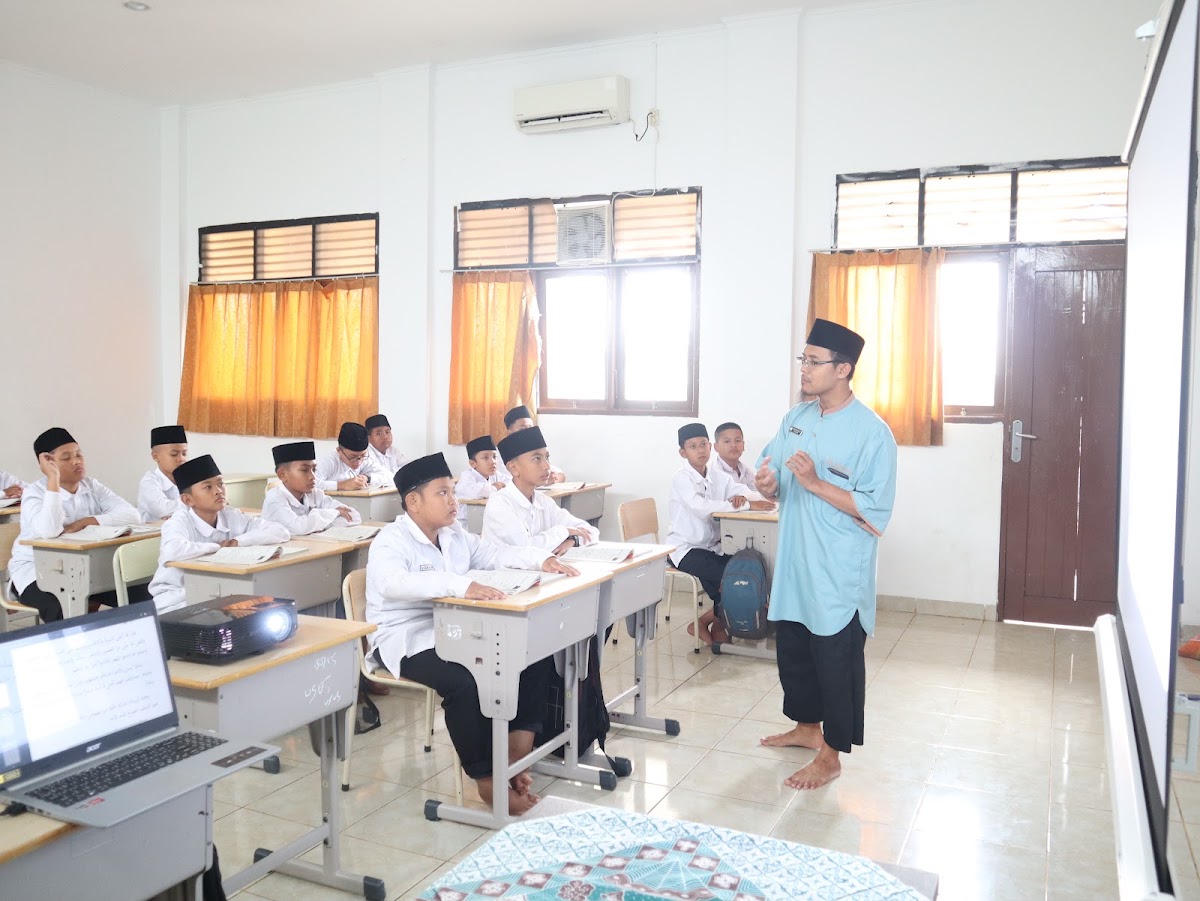 Kegiatan Belajar Santri 2