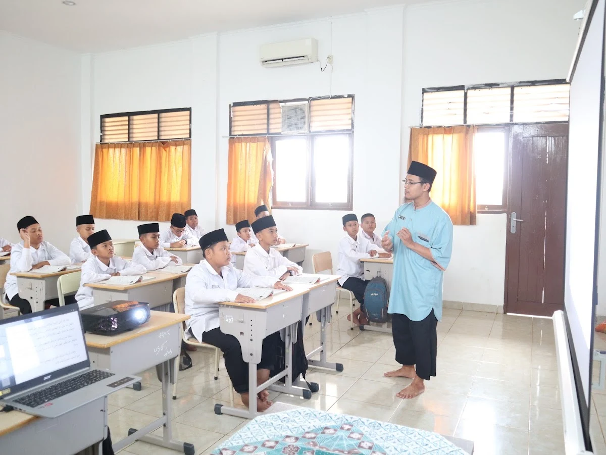 Kegiatan Belajar Santri